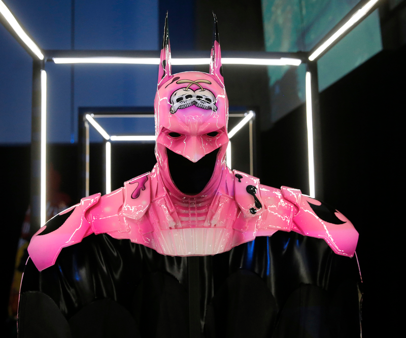 Illustration for article titled Batman Gets Weird When Artists Redesign His Cape and Cowl